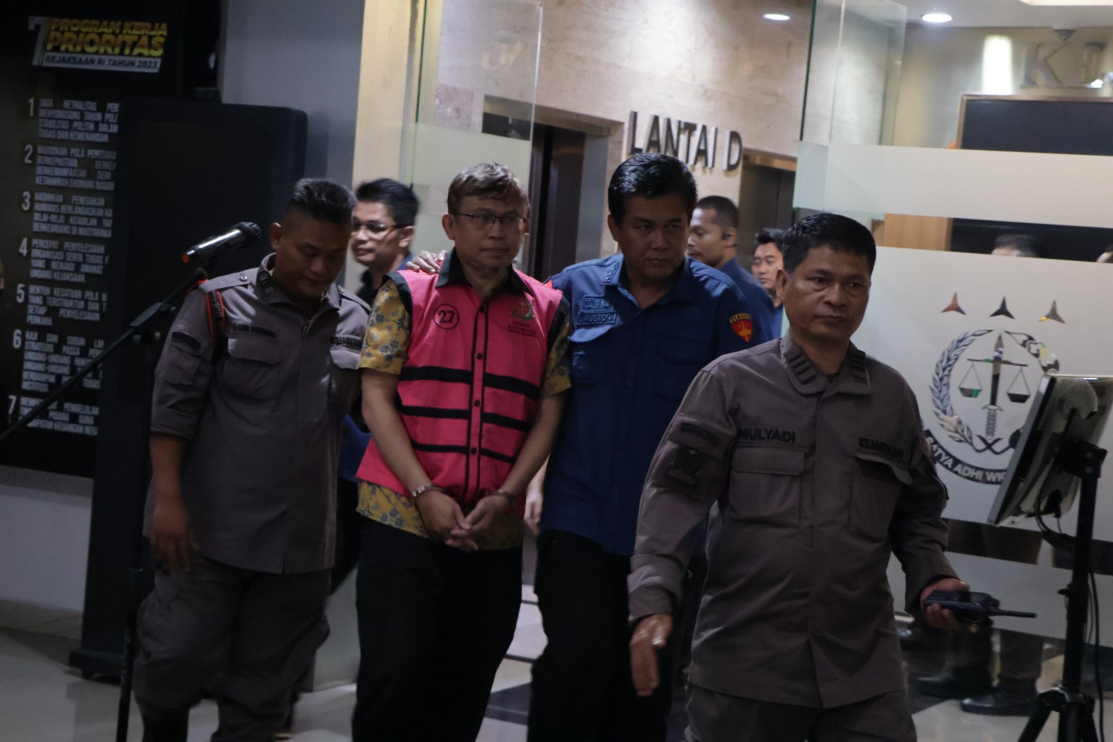 JAM PIDSUS Tahan Tersangka AHA selaku General Manager PT Antam Tbk tahun 2018, jannonews.com