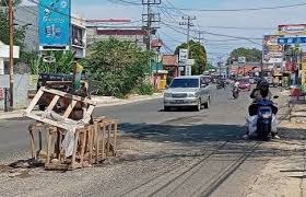 Perbaikan Jalan Danau