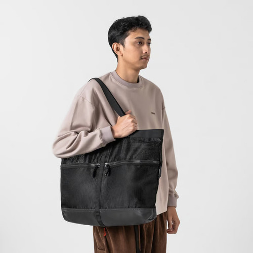 Bodypack Deixis Tote Bag: Tas Fungsional dengan Gaya yang Berani, jannonews.com