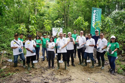 Adira Finance Wujudkan Komitmen 'Sayang Bumiku' Melalui Penanaman Ribuan Pohon Alpukat di Semarang, jannonews.com